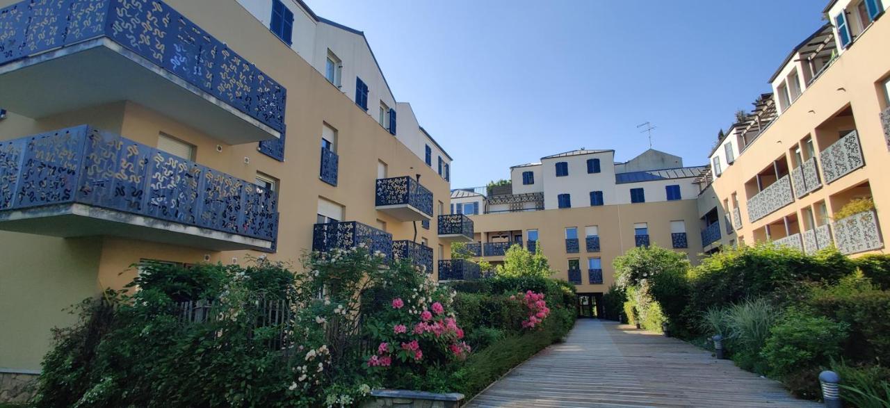 123Home - Suite & Spa Xl Montevrain Exterior photo